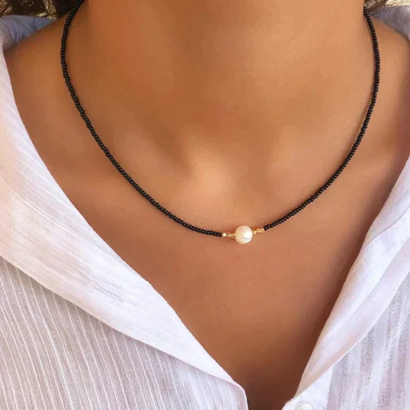 Flevos - pärlprydd choker